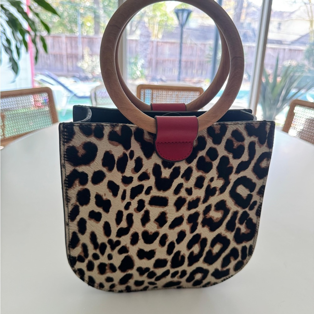 Leopard Print leather Handbag with Wooden Handles.